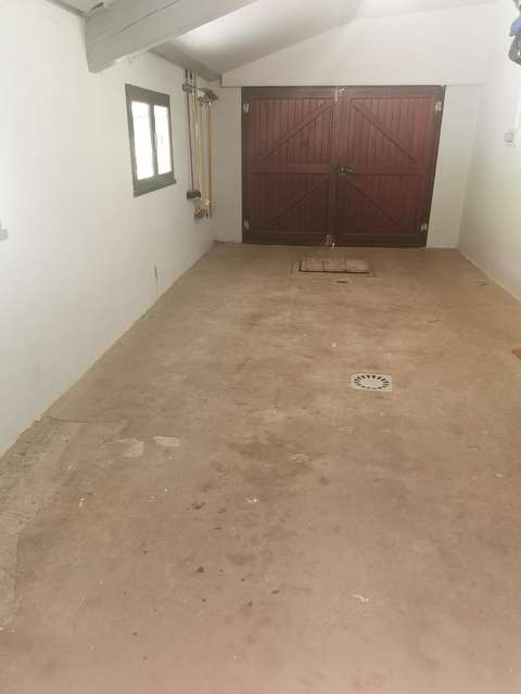 Garage fermé dans maison individuelle