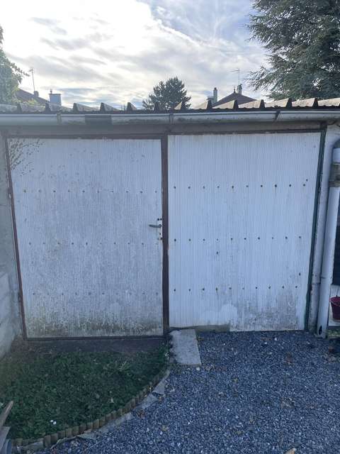 Loue 4 m2 dans garage à Guiscard