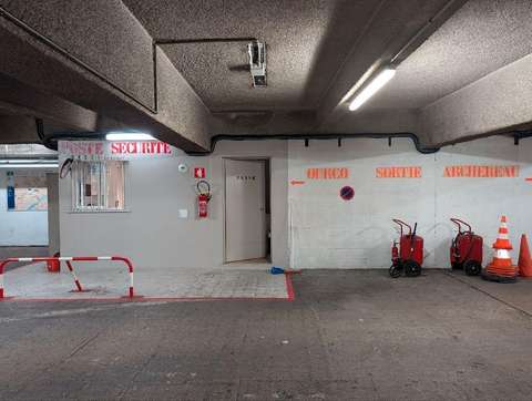 Local / box / cave 17m² (100m³) à