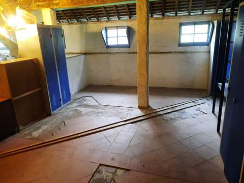 espace de stockage, accès facile pour déchargement,durée de