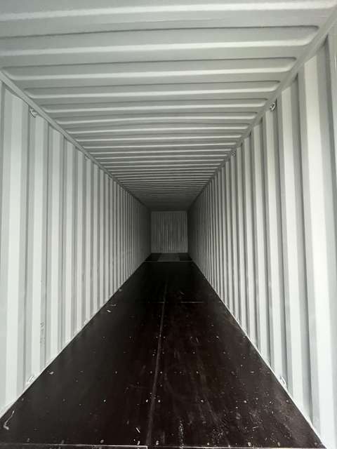 Box 28m², sécurisé, accessible 24/7