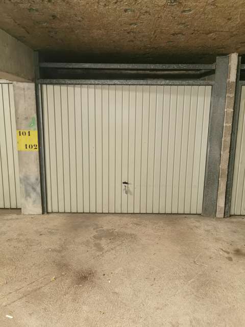 Garage fermé et sécurisé