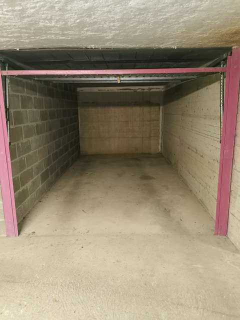 Garage fermé et sécurisé