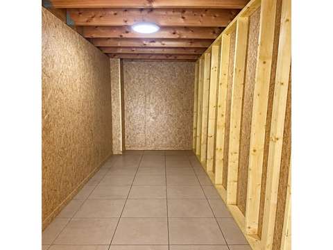 Box de stockage - garde meuble - 8m²