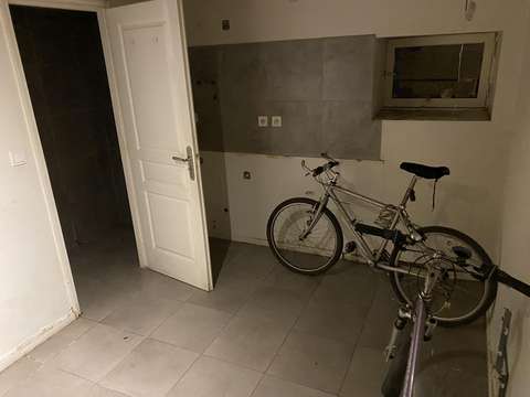 Cave en sous sol 4 lots 95m2 carrelée