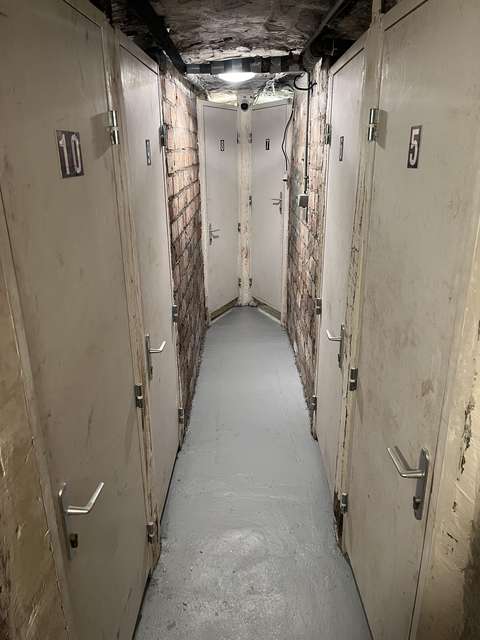 CAVE LOCAL STOCKAGE EN SOUS SOL DE 5m2