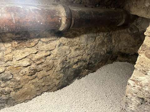 Petite cave saine, sèche, sécurisée