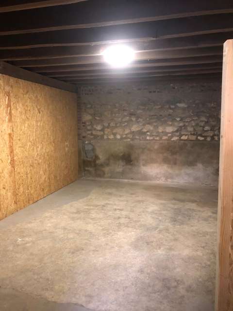 Box de stockage spacieux et sécurisé
