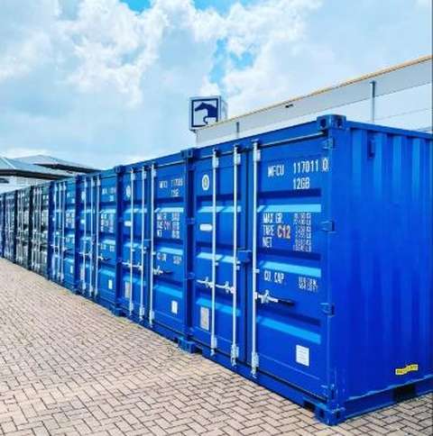 Location de container /conteneur dans un terrain clos