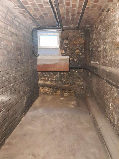 Cave de 8 m² rue de Lourmel Paris