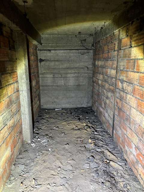 Cave sèche et saine - facile d'accès -
