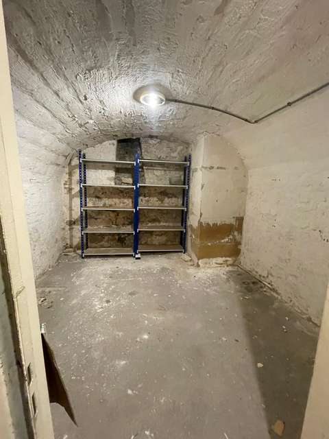 Cave saine et sécurisée au 1er sous sol