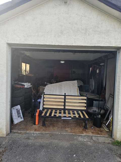 Grand garage ou garde meuble