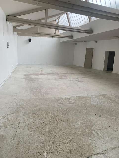 Local de 180 m² à louer – Aoste