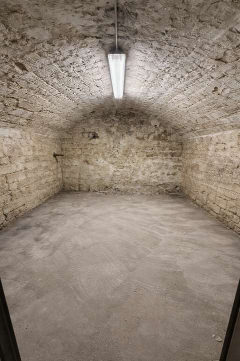 Bel espace de stockage de 12 m² sécurisé