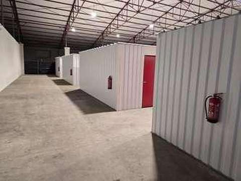 Centre self-stockage box