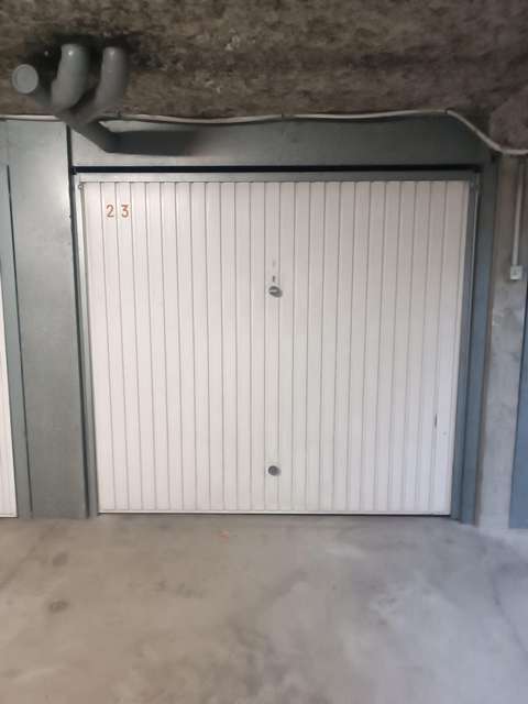 INTRA - Garage sécurisé à louer pour stationnement