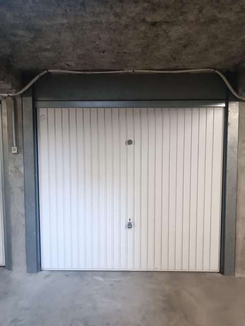 INTRA - Garage sécurisé à louer pour stationnement