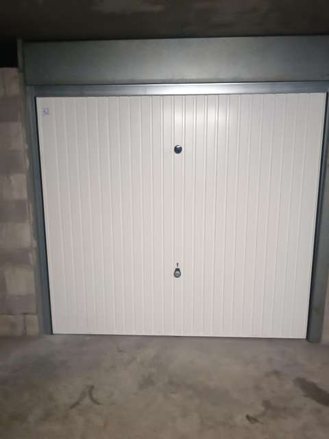 INTRA - Garage sécurisé à louer pour stationnement