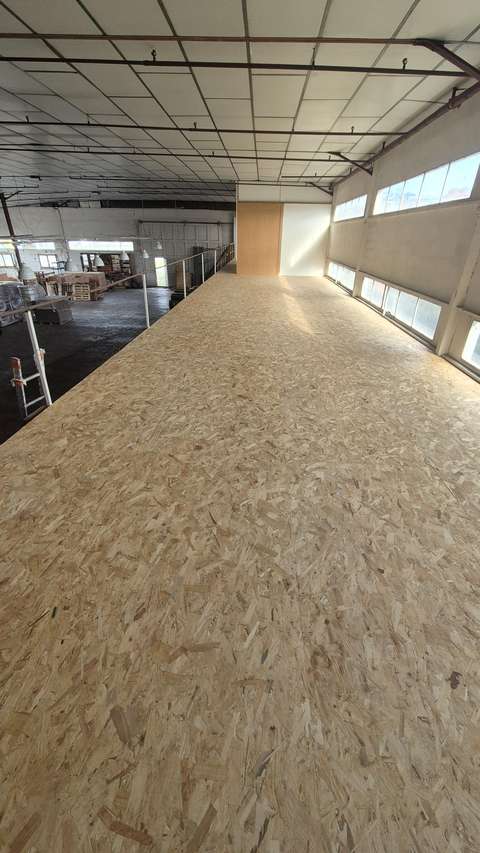 117M2 de mezzanine dans local sécurisé par alarme