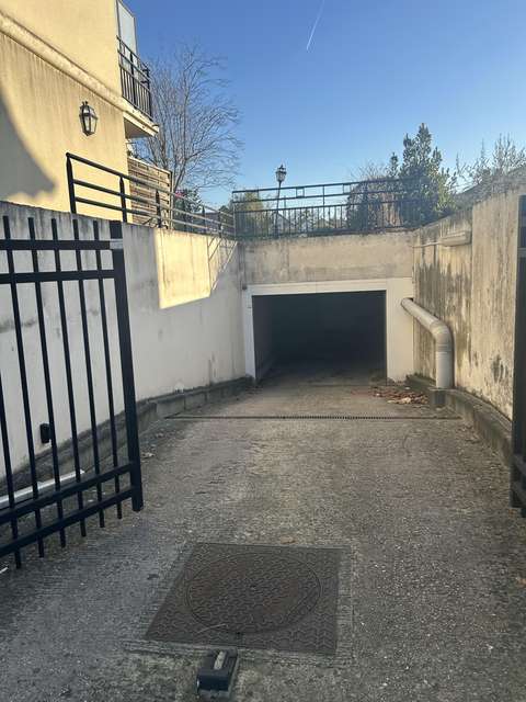 Grand Box 16m² avec Étagères – Centre-Ville Vigneux-sur-Seine