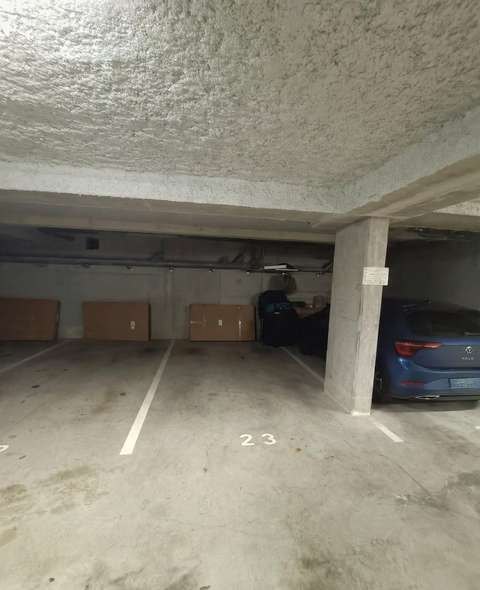 Place de parking / Espace de stockage -