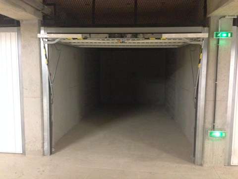 loue au m² espace de stockage