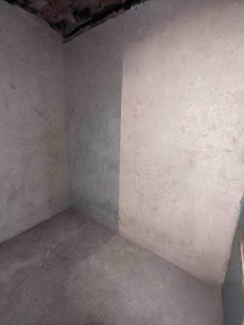 Cave avec prise électrique 4m² box local de