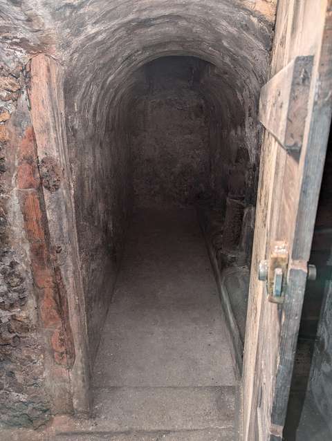 Caves avec prise électrique 4*4m² box local de