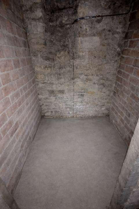 Cave 4m² box local de stockage rue Marcadet