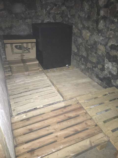 très grande cave de 12 m2 rue de
