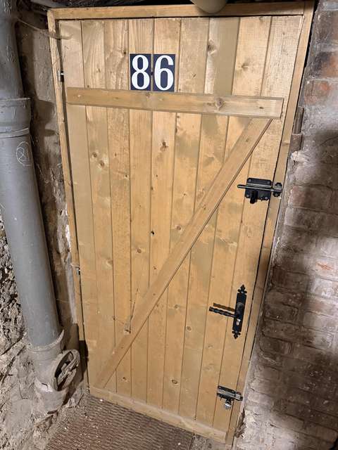 Cave 3 m2 rue Faraday Paris 17