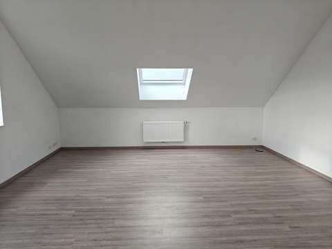 Grande pièce pour stockage 40m2 Manage