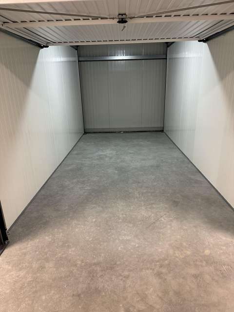 BOX DE STOCKAGE SECURISE 10M²