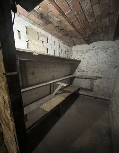 Cave saine de 4 m2 à Paris 15