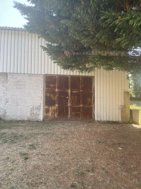 Hangar de stockage en espace partagé