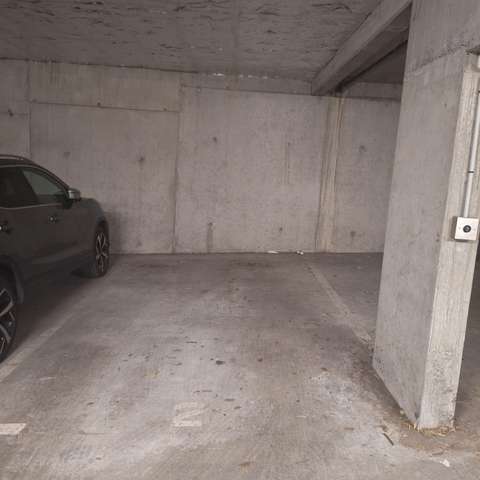 INTRA - Place de parking à louer à