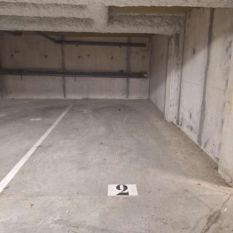 INTRA - Place de parking à louer à