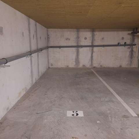 INTRA - Place de parking à louer à