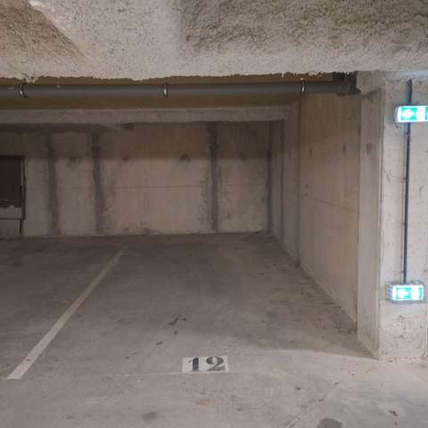 INTRA - Place de parking à louer à