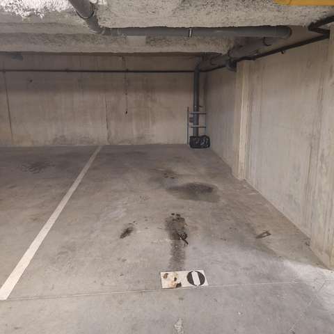 INTRA - Place de parking à louer à