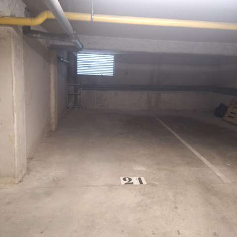 INTRA - Place de parking à louer à