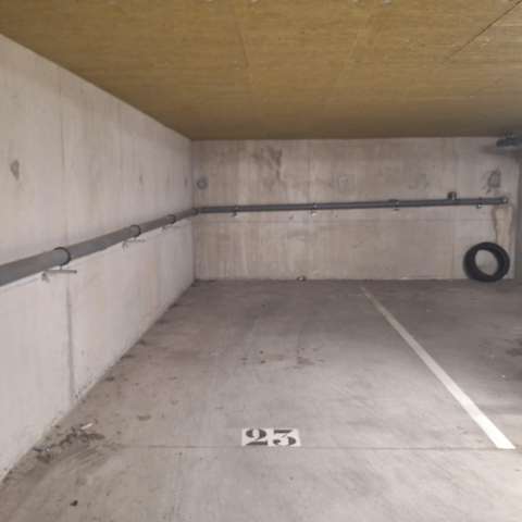 INTRA - Place de parking à louer à