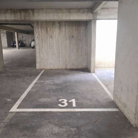 INTRA - Place de parking à louer à