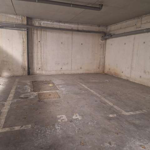INTRA - Place de parking à louer à