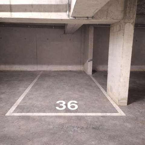 INTRA - Place de parking à louer à