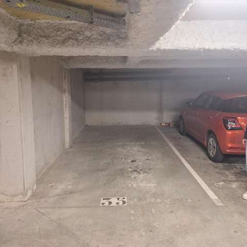 INTRA - Place de parking à louer à