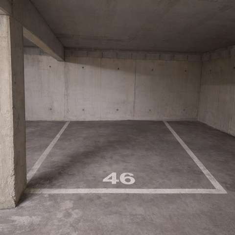 INTRA - Place de parking à louer à