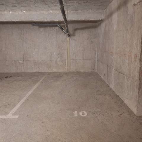 INTRA - Place de parking à louer à