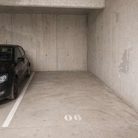 INTRA - Place de parking à louer à